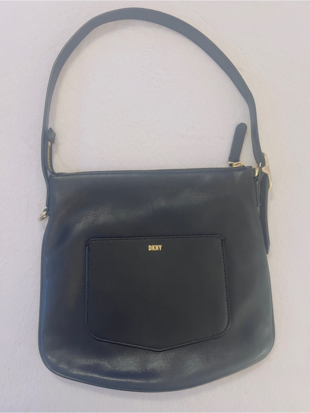 🩷DKNY Black Leather Shoulder Bag with Front  Pocket and Gold Logo🩷
